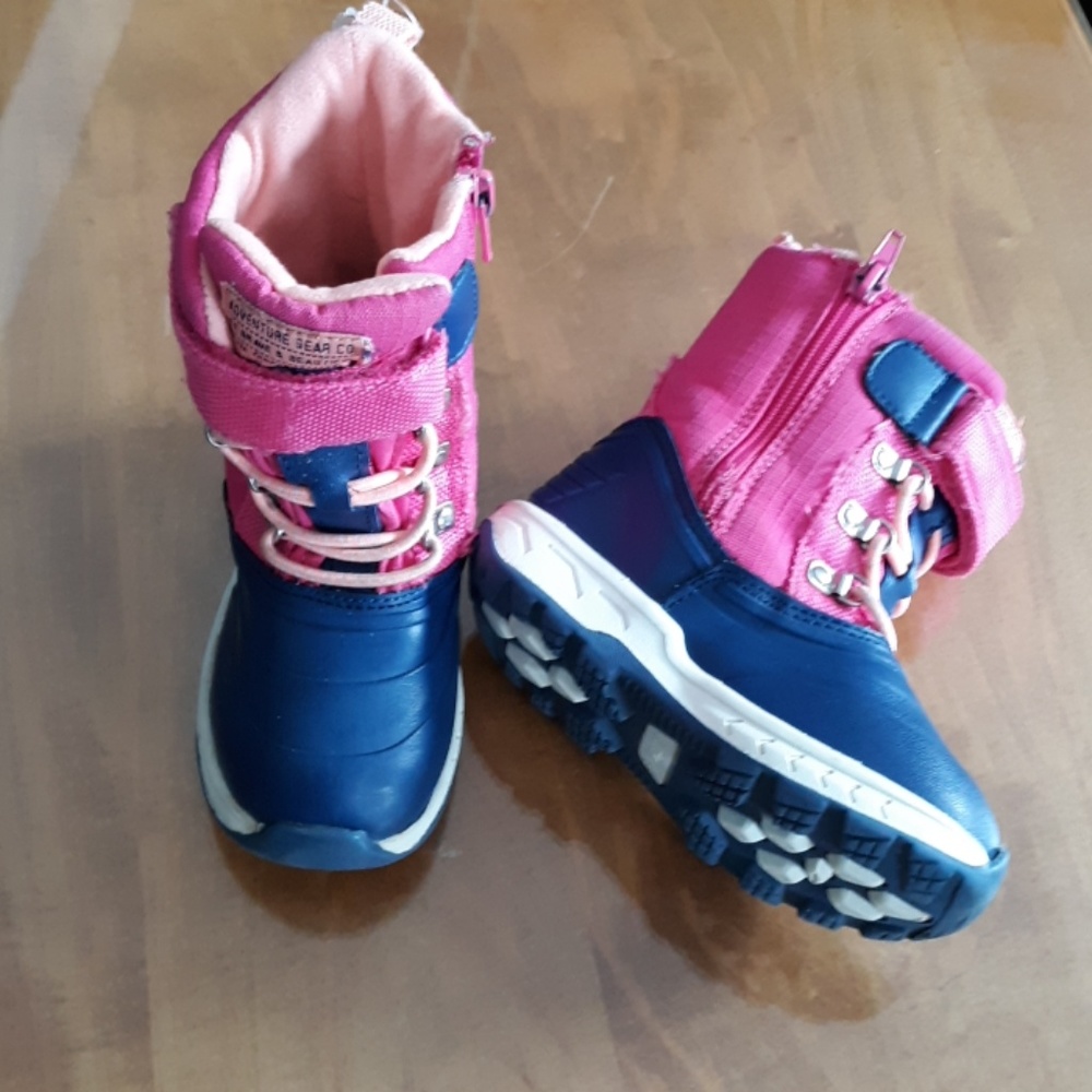 Carters 8 snow boots
